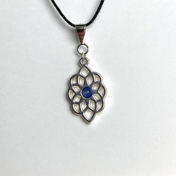 ⭐️Silver-tone Celtic? Geometric? Pendant/Charm w/ Blue "Stone" - Picture 2 of 4